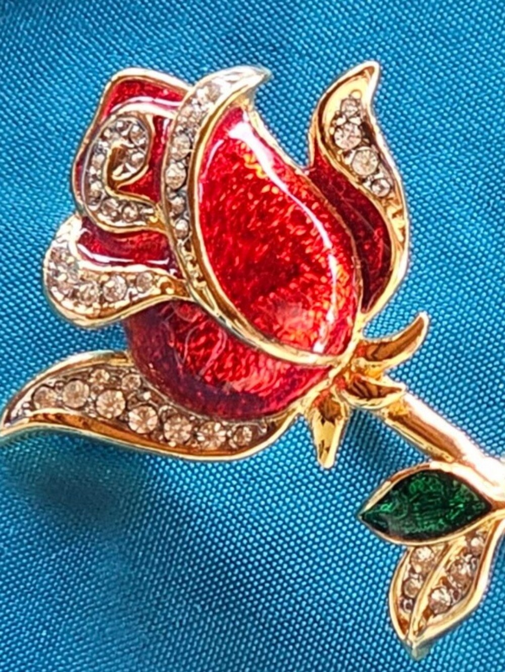 Gold-Tone Red Rose Crystal Brooch Pin - Elegant Floral Jewelry